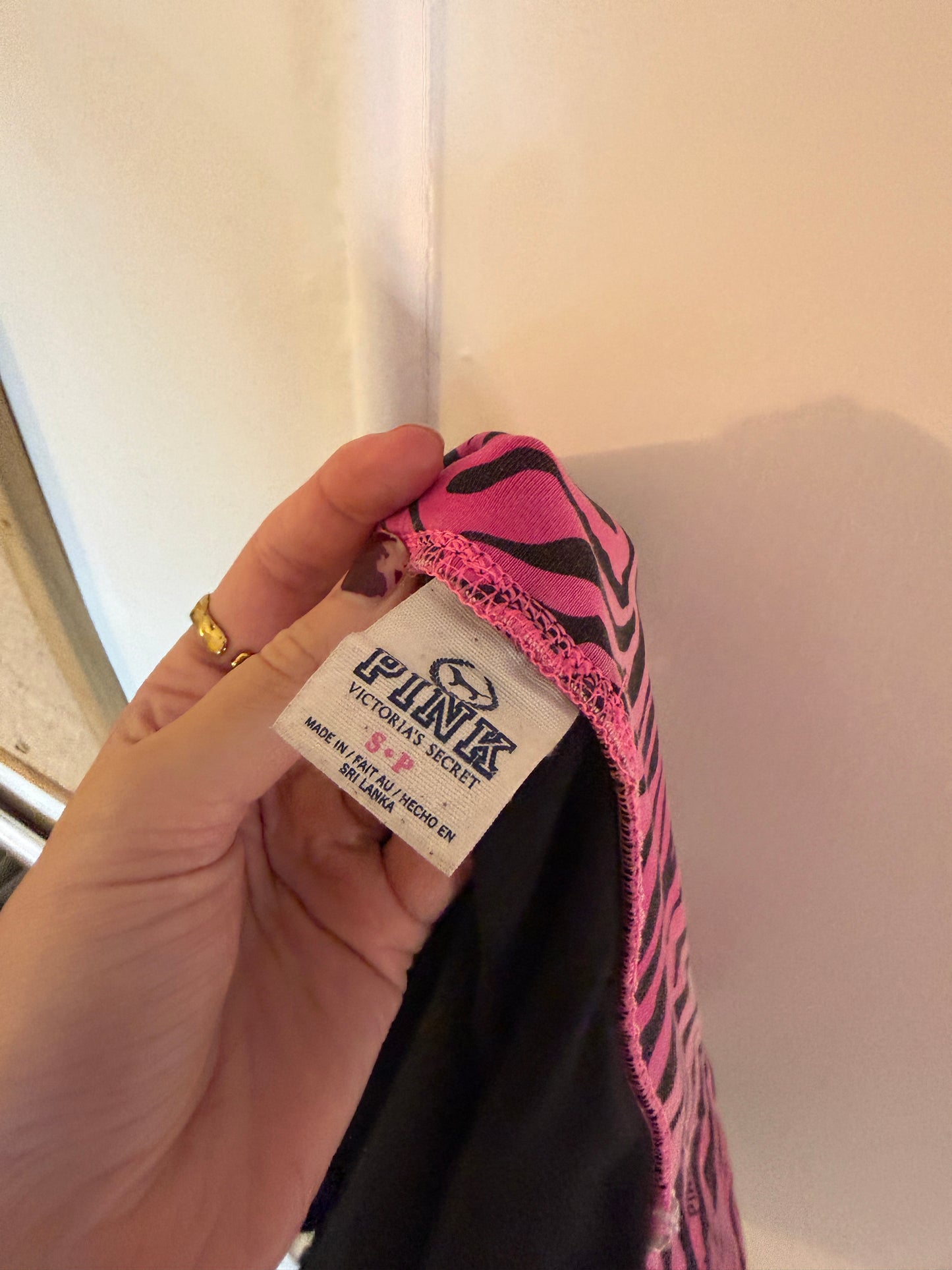 vs rare fold shorts