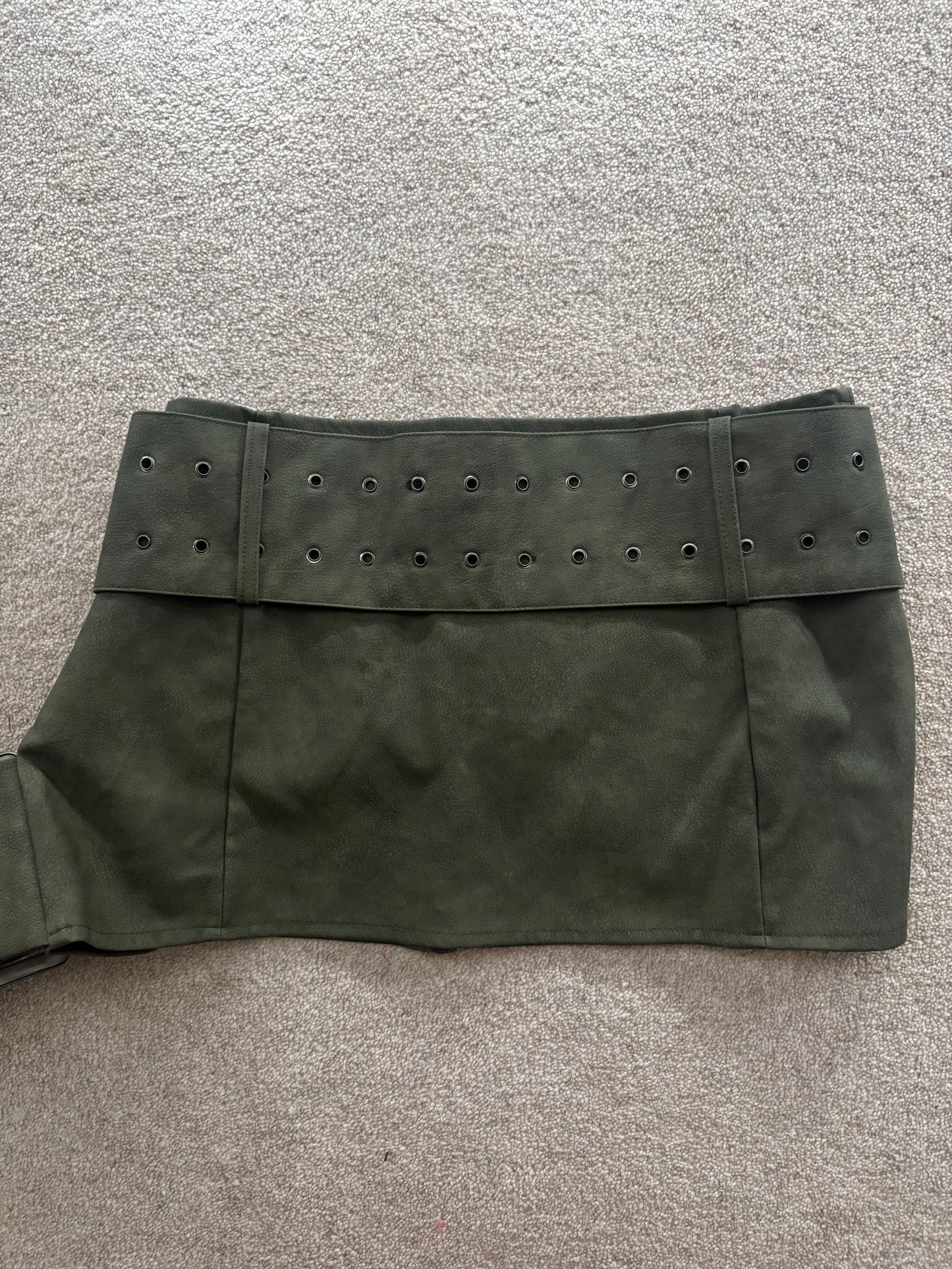 belt mini skirt