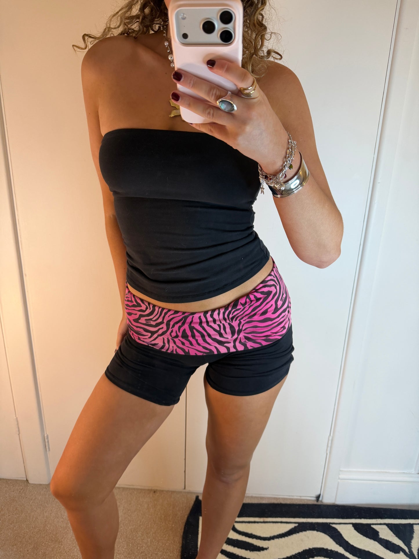 vs rare fold shorts