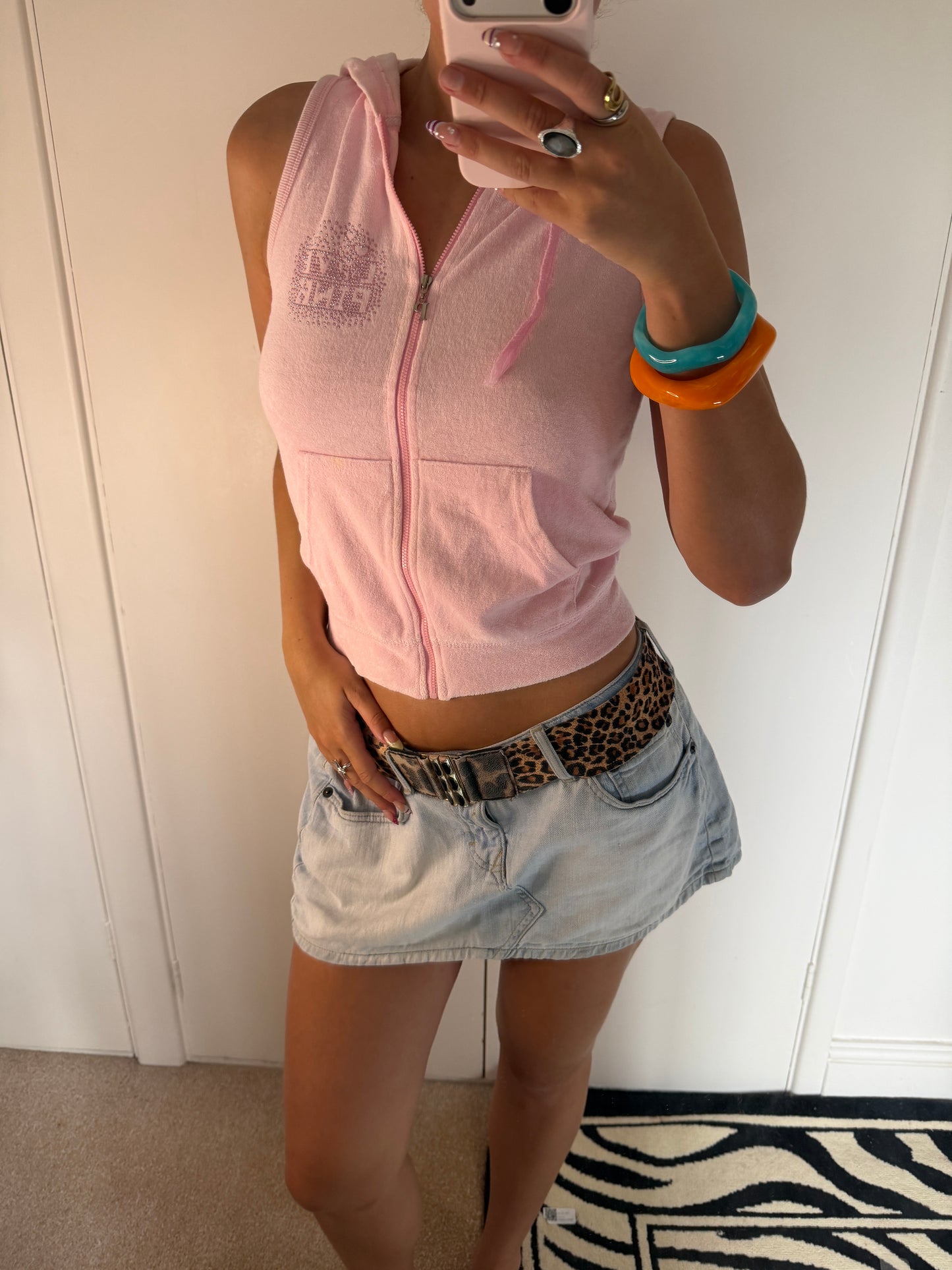 vs pink jumper