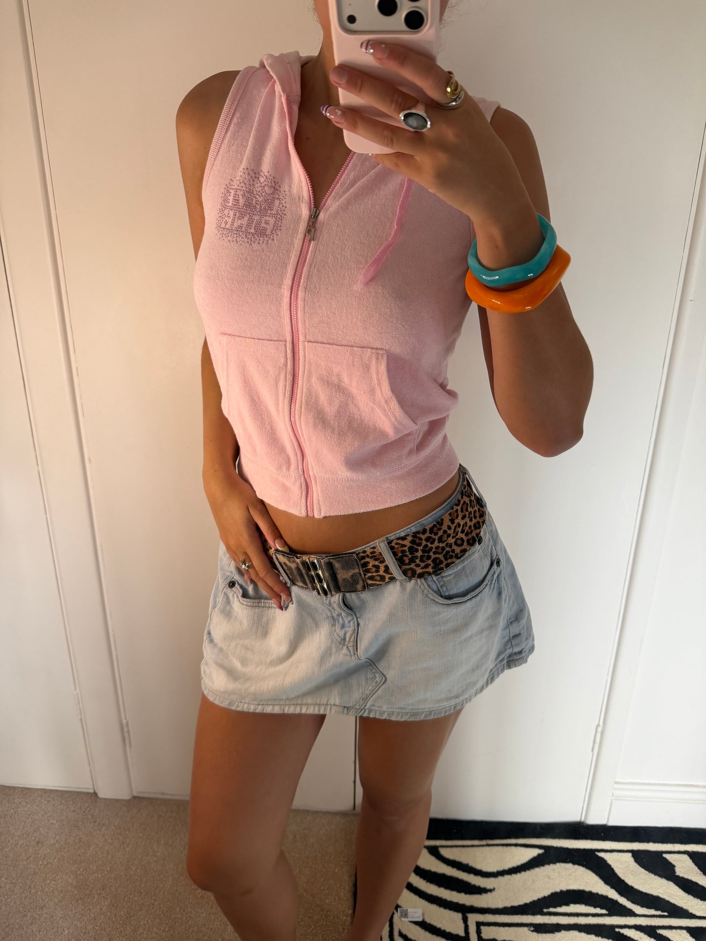 vs pink jumper