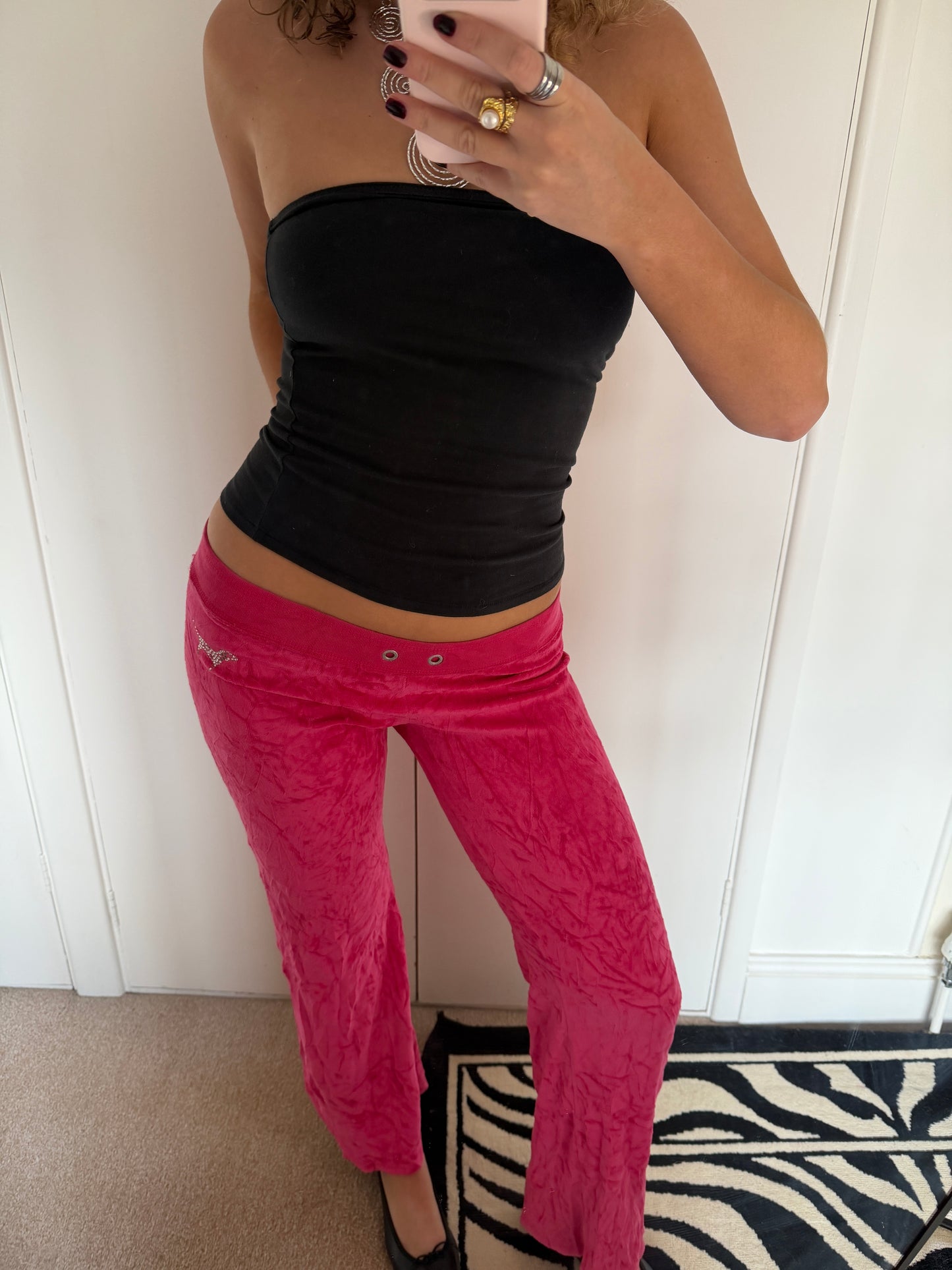 vs pink trousers