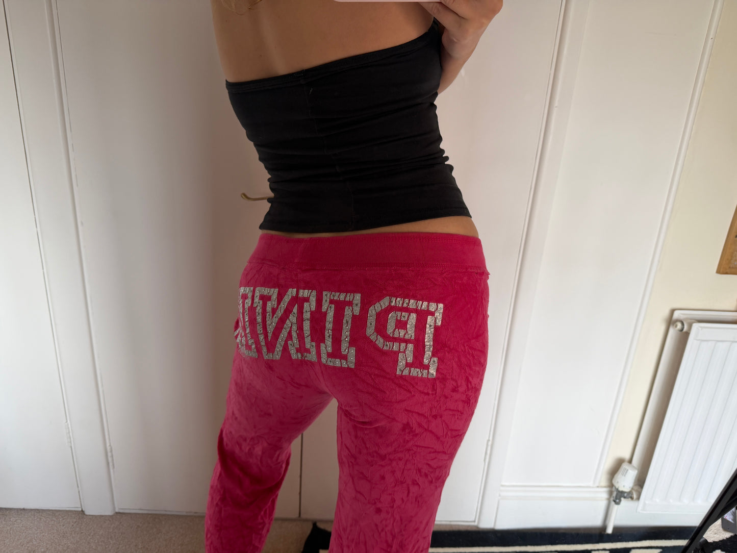 vs pink trousers