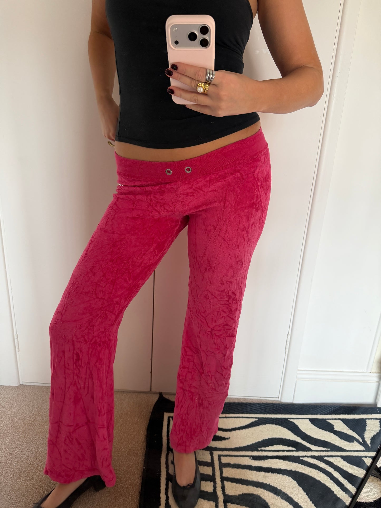 vs pink trousers