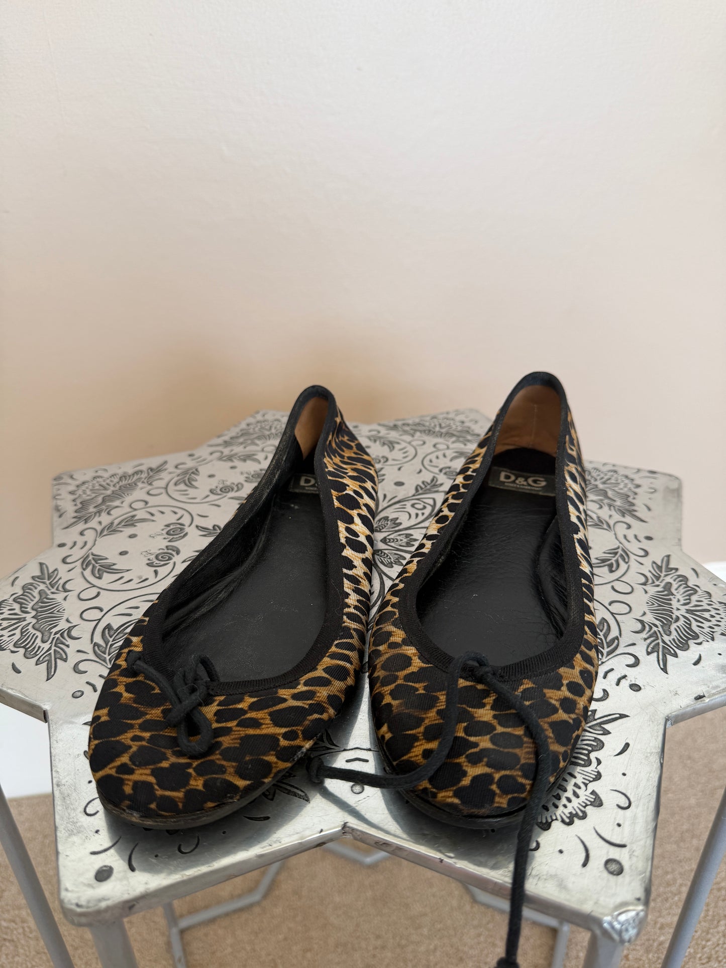 d&g leopard ballet pumps
