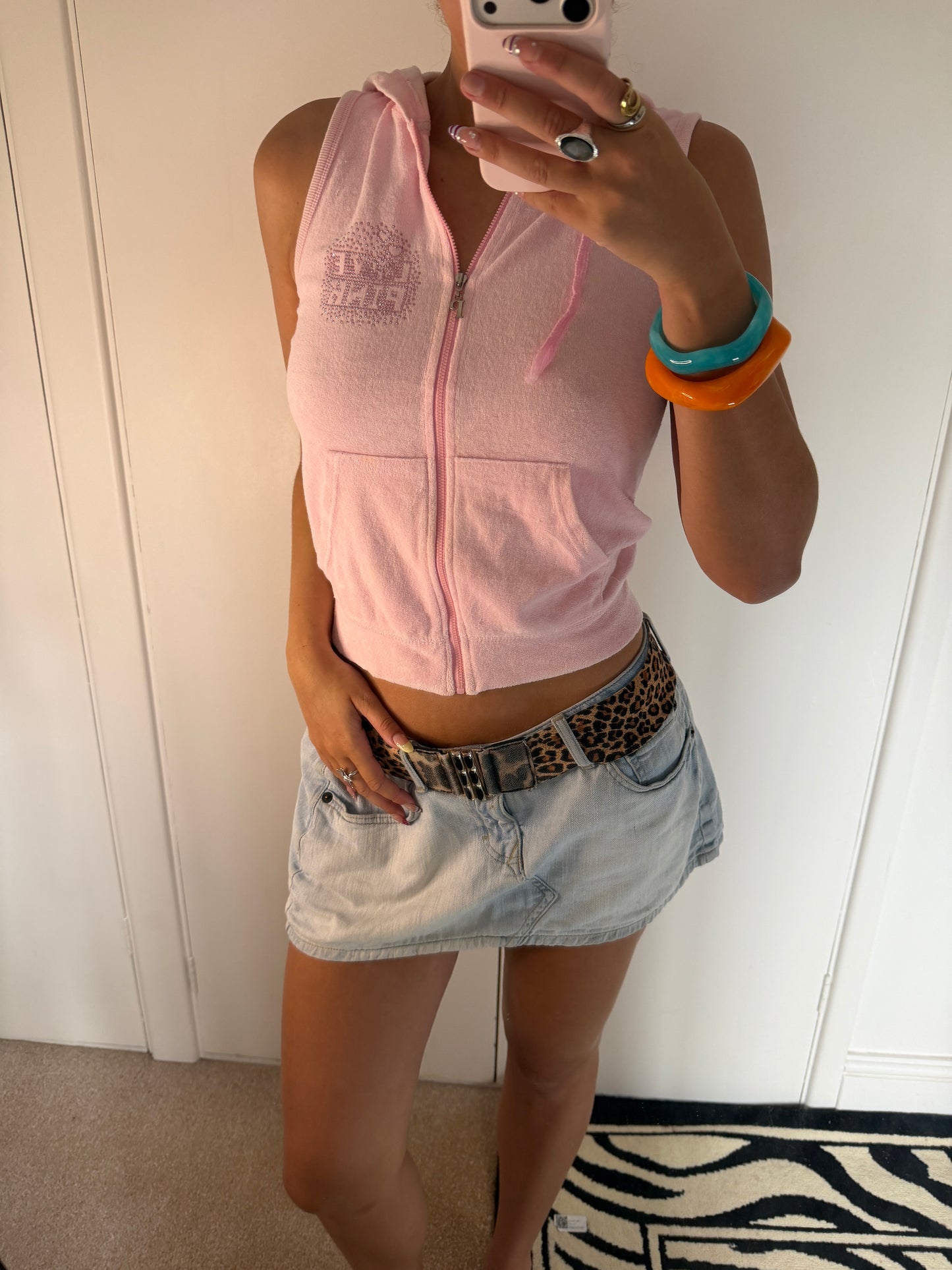 vs pink jumper