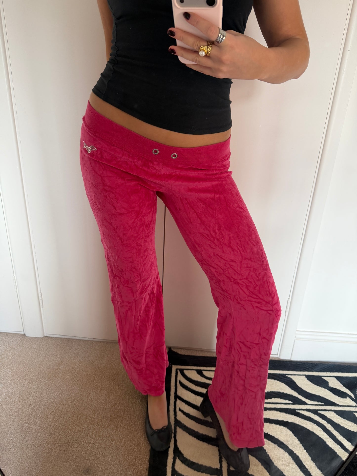 vs pink trousers