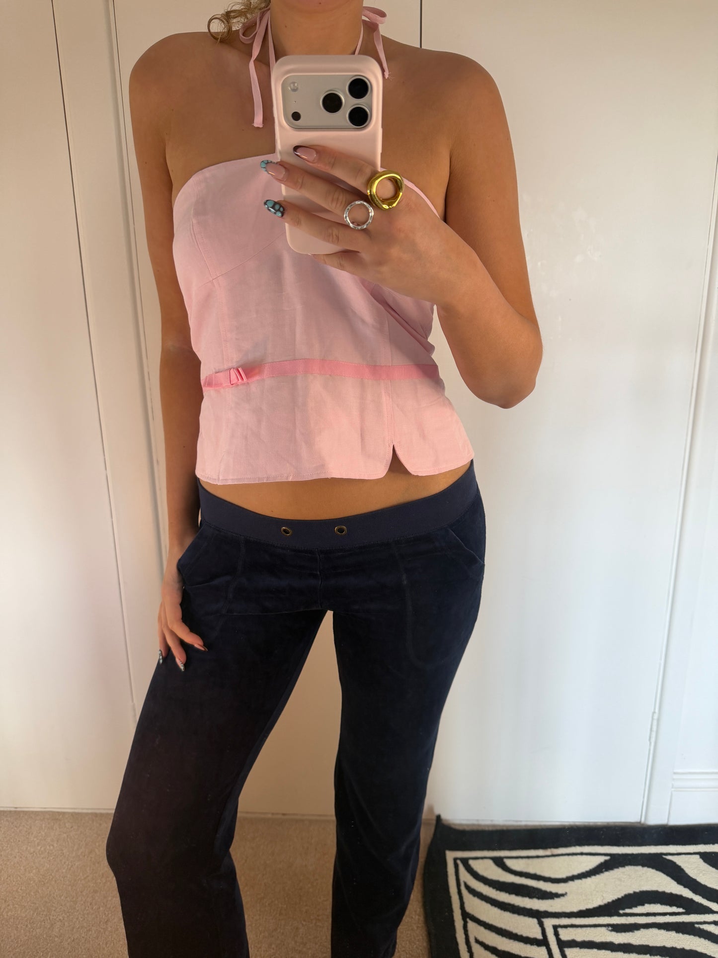 vs pink trousers
