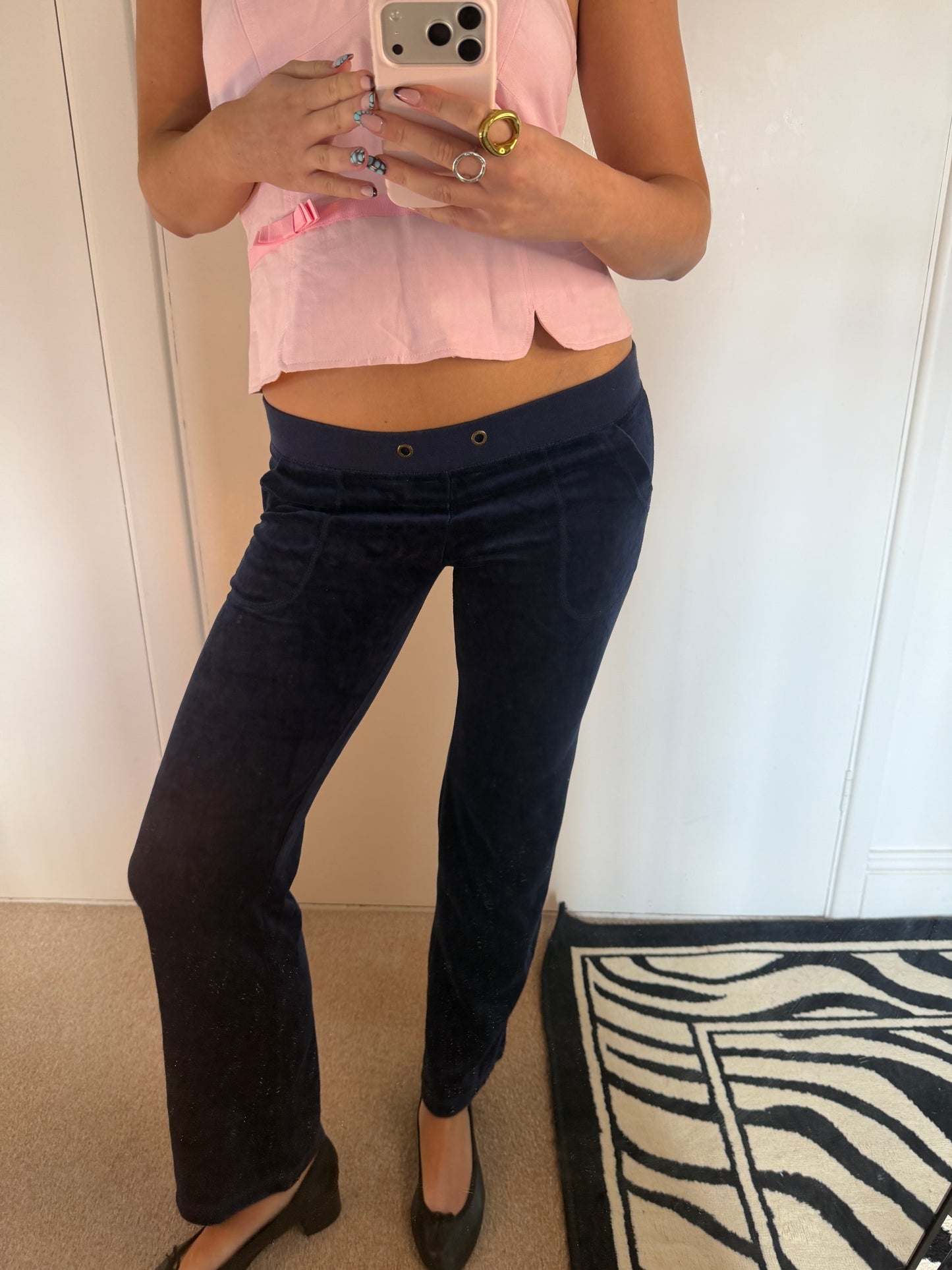 vs pink trousers
