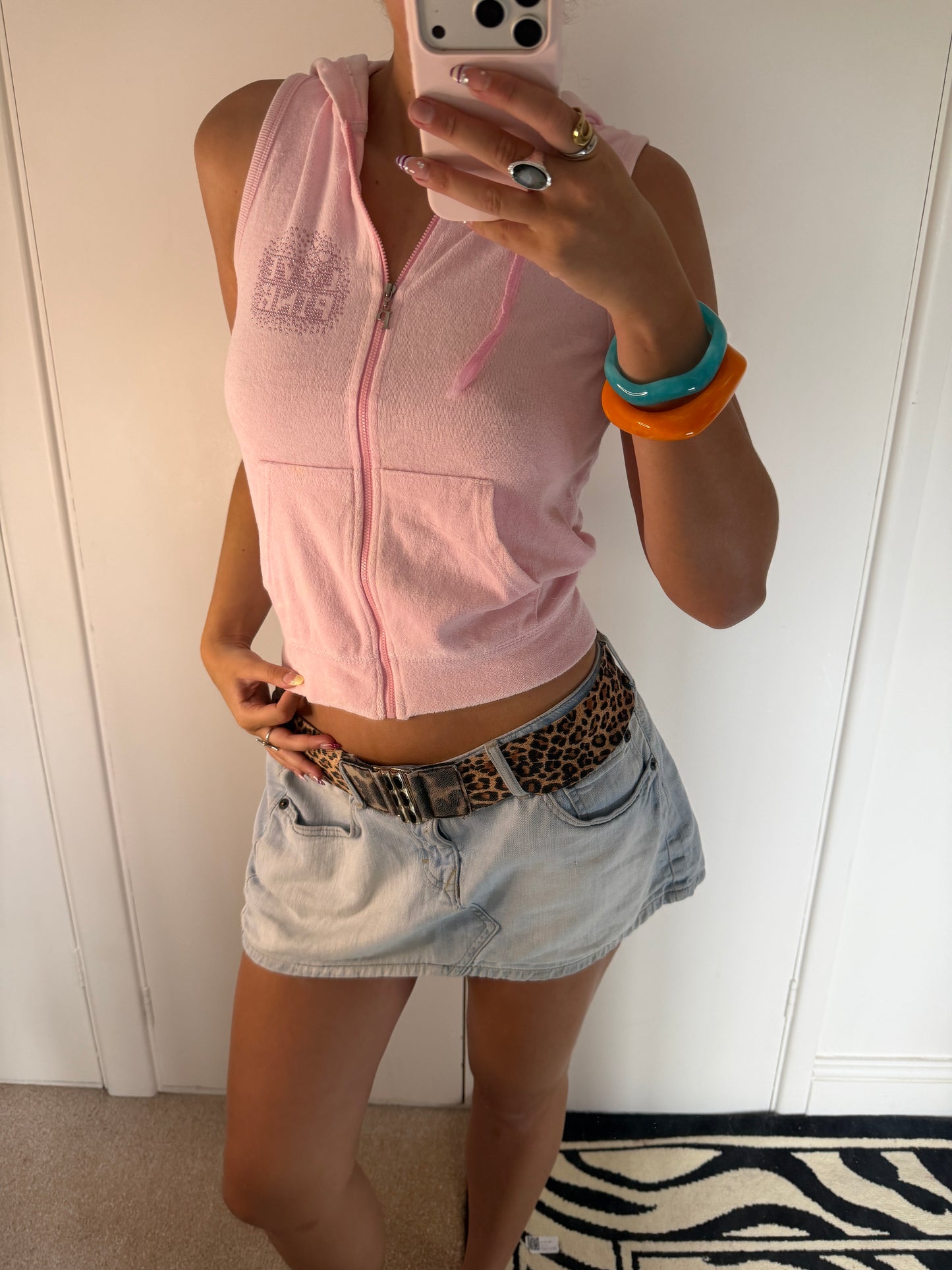 vs pink jumper