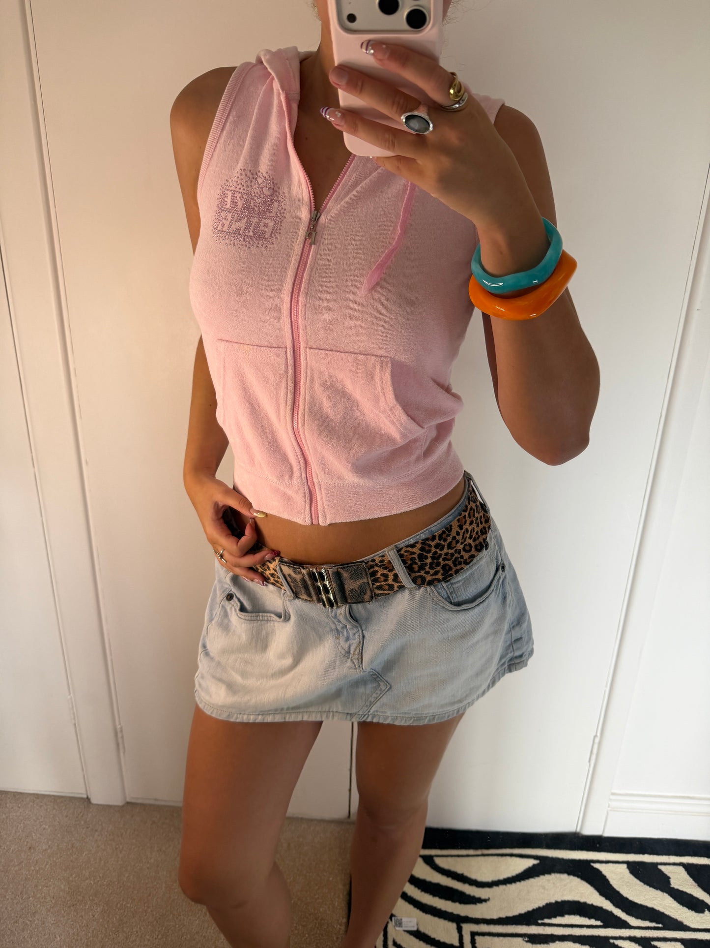 vs pink jumper