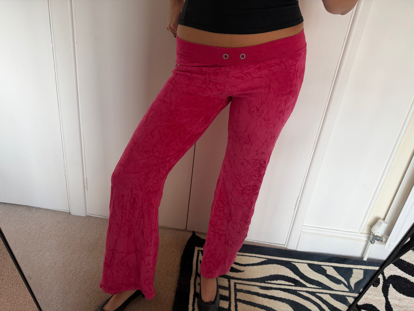 vs pink trousers