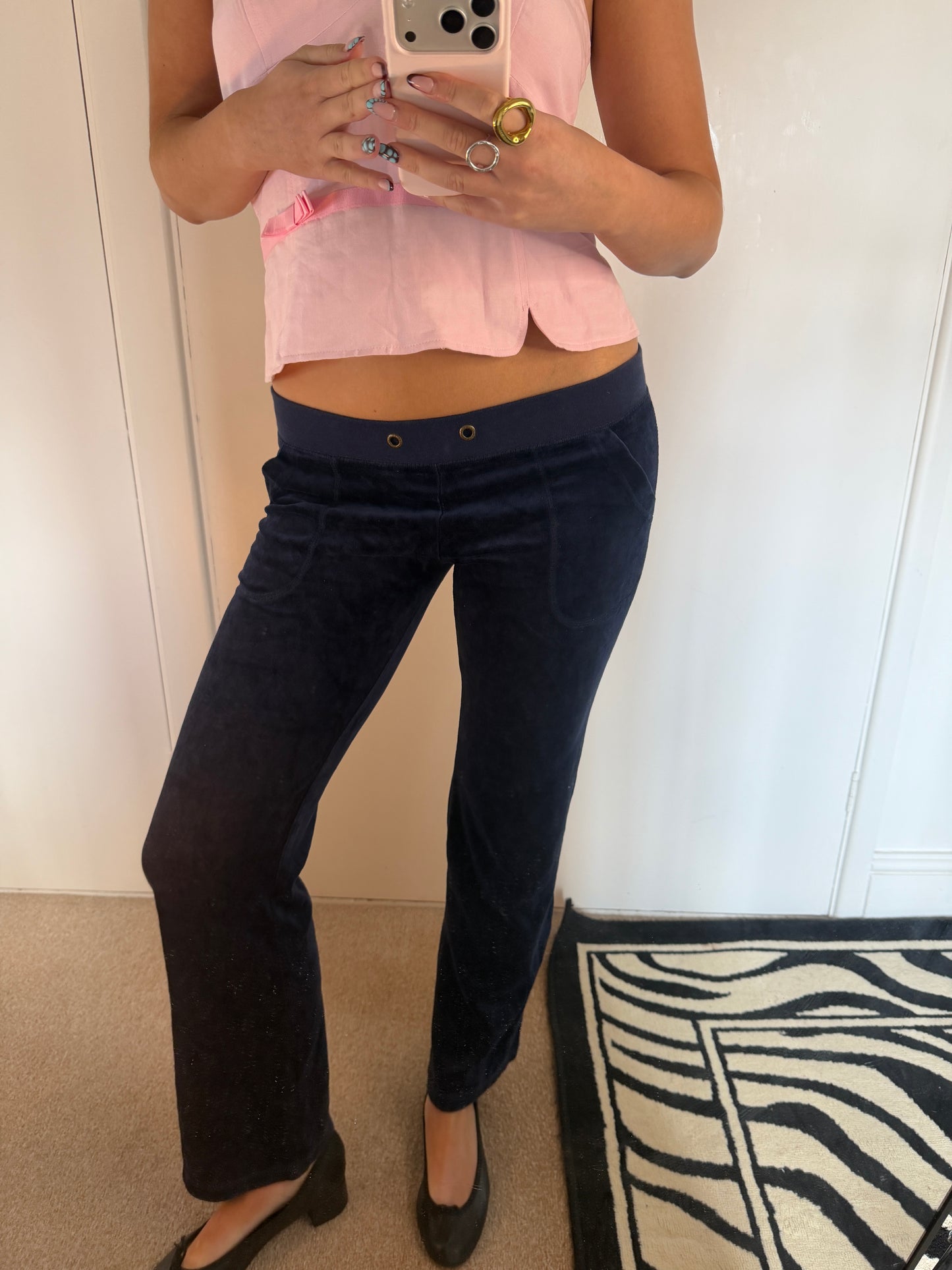 vs pink trousers