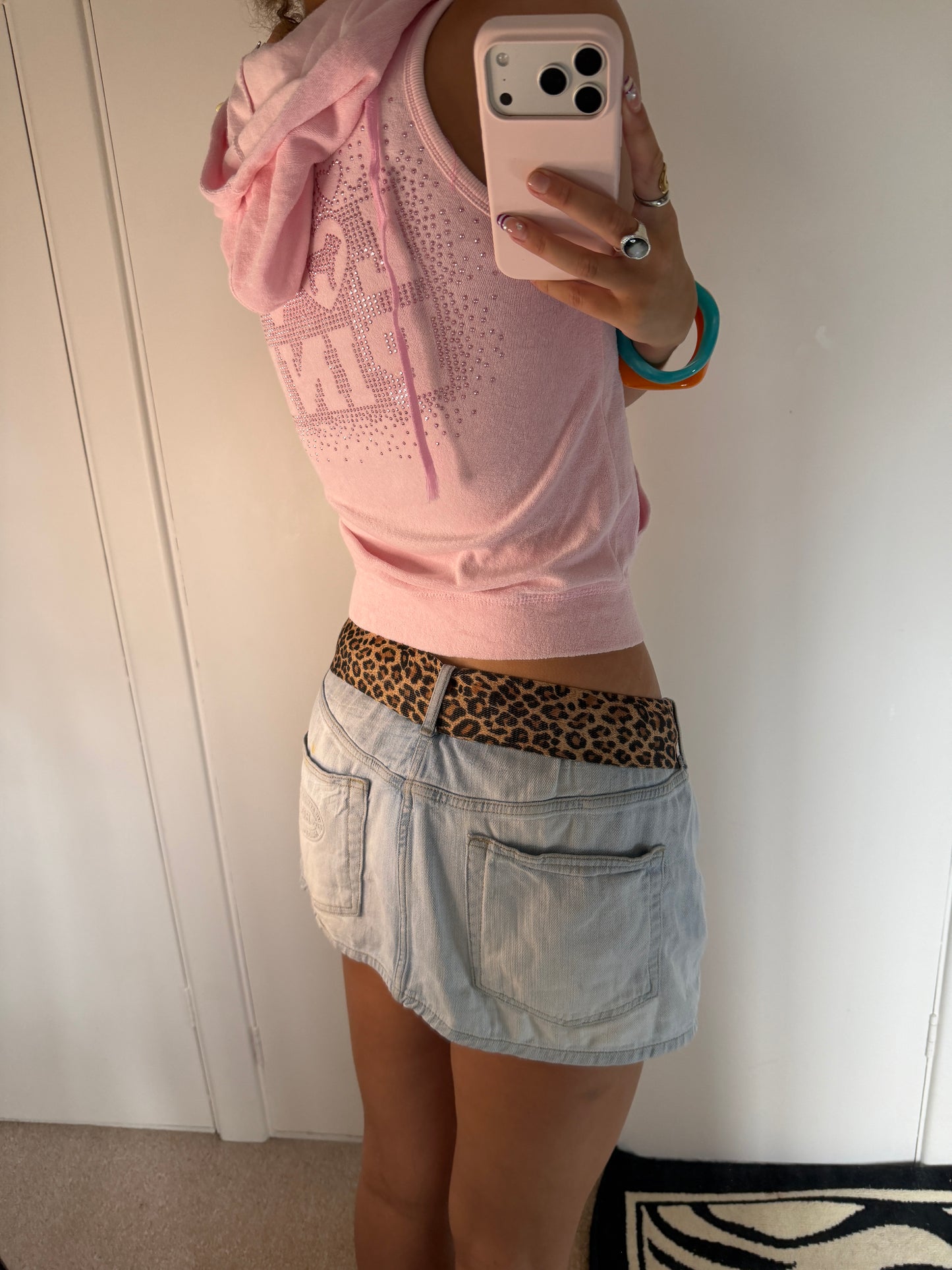 vs pink jumper